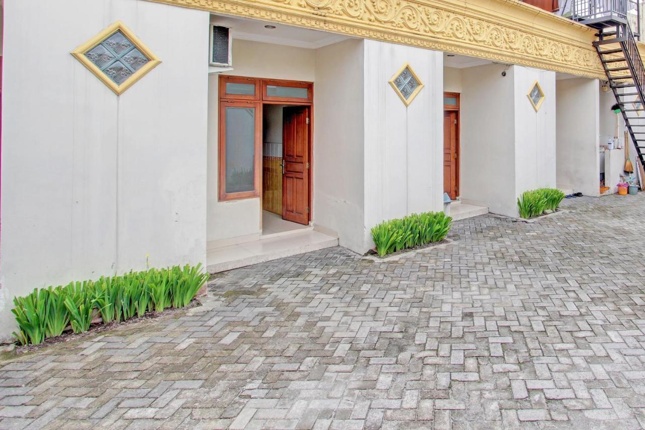Oyo 91785 Hotel Srikandi Kalasan Tanjungtirto Buitenkant foto